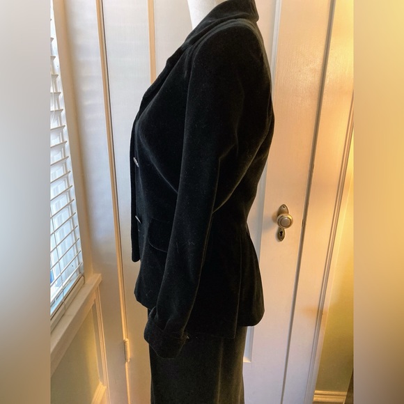 CHRISTIAN DIOR Vintage Velvet 2-piece Skirt Suit with Peplum Jacket - Picture 2 of 16